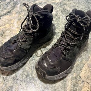 Hoka hiking shoes. Style W ANACAPA MID GTX